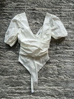 KITTENISH White Puff Sleeve Wrap Bodysuit Size Small NWT